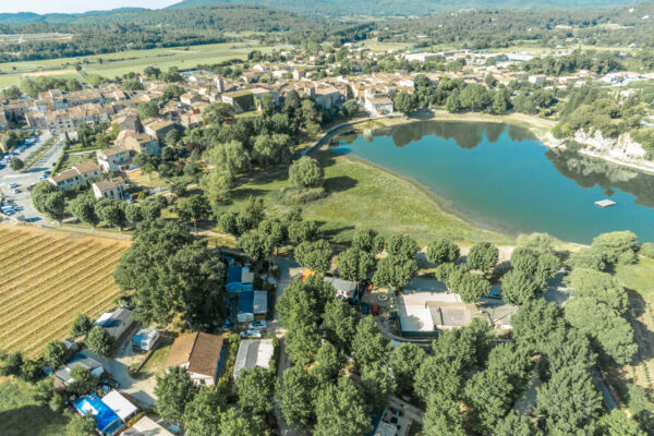 camping municipal au bord du lac de Besse sur Issole
