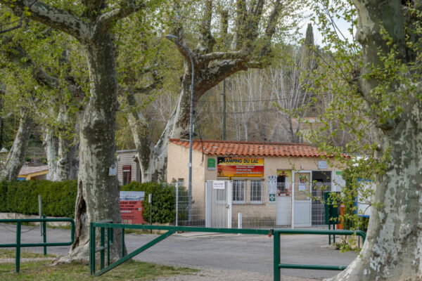 camping municipal au bord du lac de Besse sur Issole