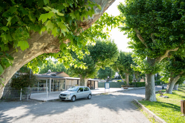 Terrain de camping municipal au bord du lac de Besse sur Issole